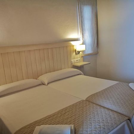 קוניל דה לה פרונטרה Hostal La Fonda מראה חיצוני תמונה