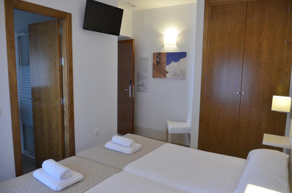 קוניל דה לה פרונטרה Hostal La Fonda מראה חיצוני תמונה