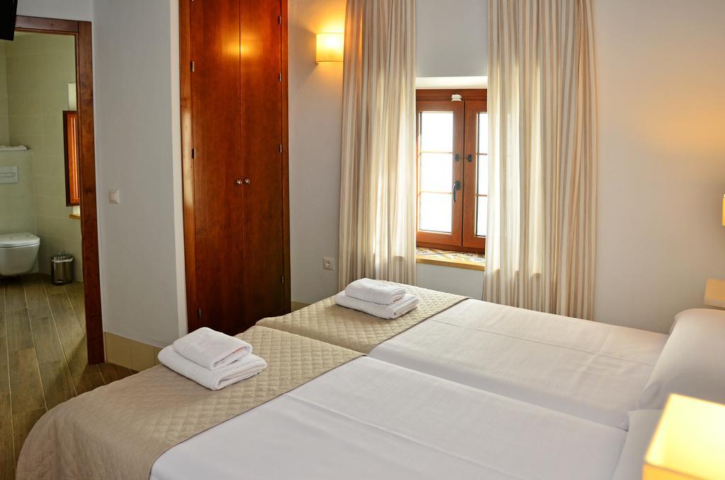 קוניל דה לה פרונטרה Hostal La Fonda חדר תמונה