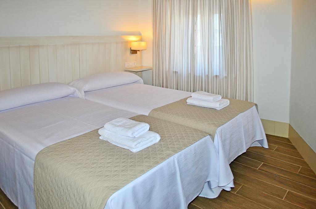 קוניל דה לה פרונטרה Hostal La Fonda חדר תמונה