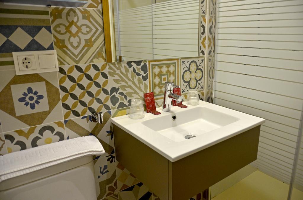 קוניל דה לה פרונטרה Hostal La Fonda מראה חיצוני תמונה