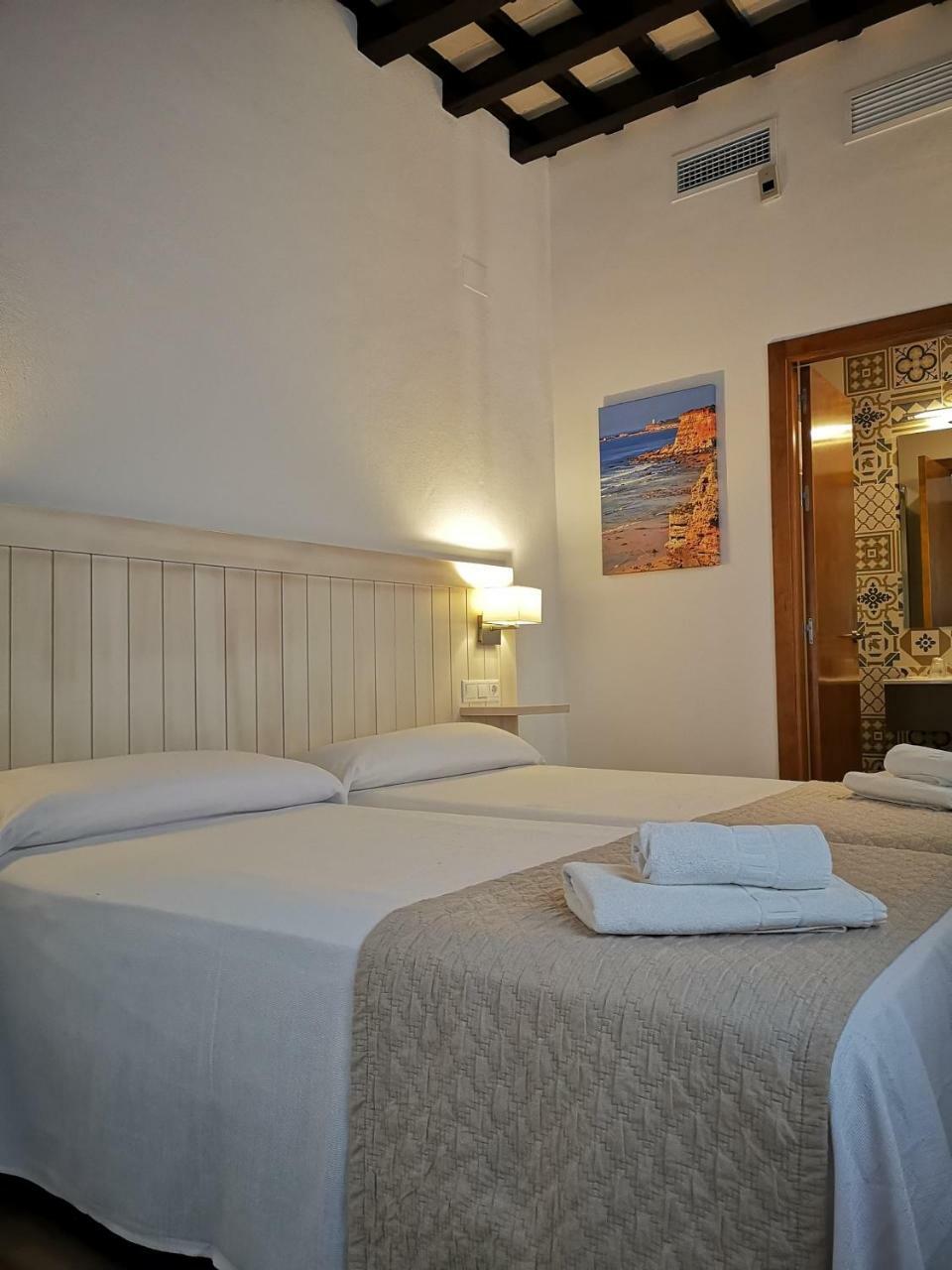 קוניל דה לה פרונטרה Hostal La Fonda מראה חיצוני תמונה