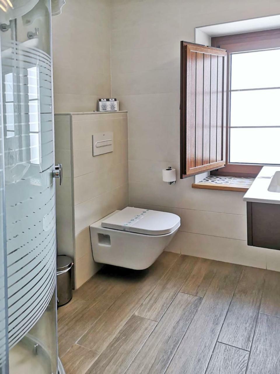 קוניל דה לה פרונטרה Hostal La Fonda מראה חיצוני תמונה