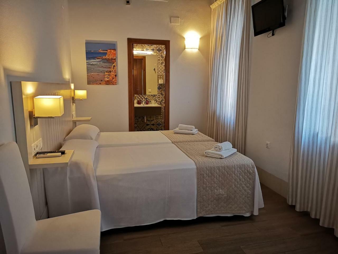 קוניל דה לה פרונטרה Hostal La Fonda מראה חיצוני תמונה